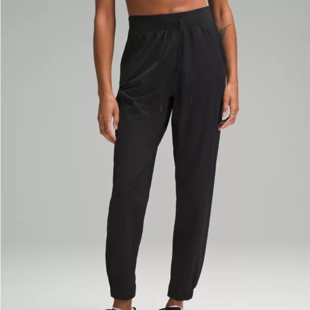 NWT HR LULU LICENSE TO TRAIN PANT